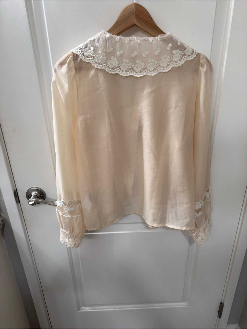 Dazy Size M Lacey Poets blouse with Lace and Peter Pan collar Polyester Blend - Picture 6 of 6